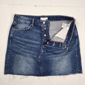 H&M Jean Mini Skirt Denim Medium Wash Frayed Raw Hem Size 8
